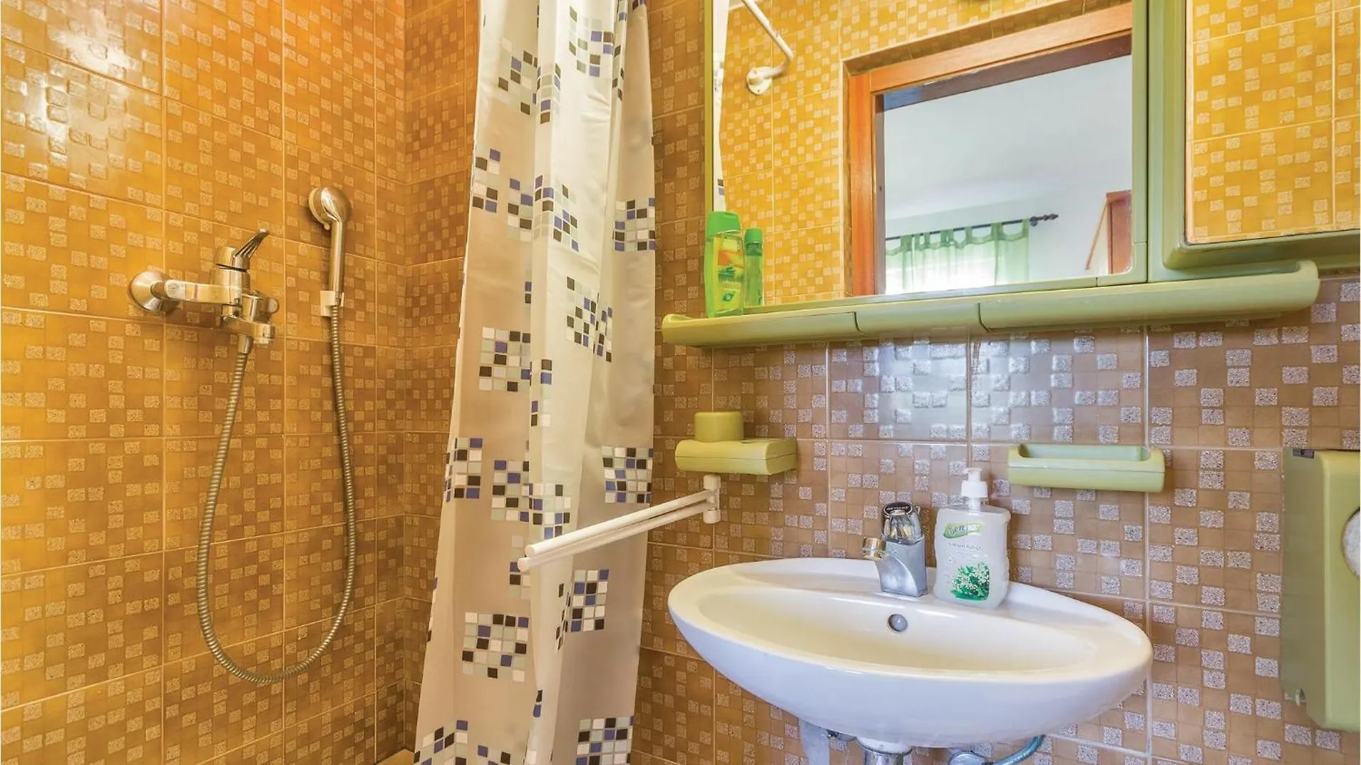Nice Apartment In Fazana With Wifi